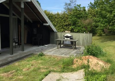 Før/Efter billeder Når Corona dikterer at Rosévin nydes under danske himmelstrøg handler det om at skabe de retter rammer. Det syntes vi er lykkes her, en 80 m2 terrasse med pergola, så der er i hvert fald plads nok